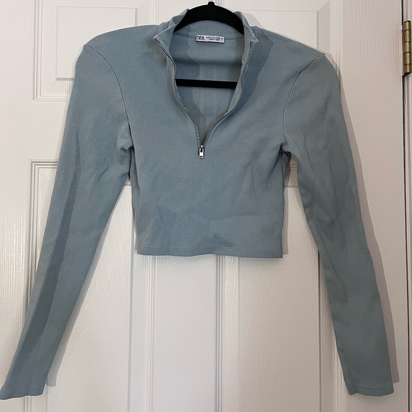 Zara Cropped Long Sleeve - Picture 1 of 4